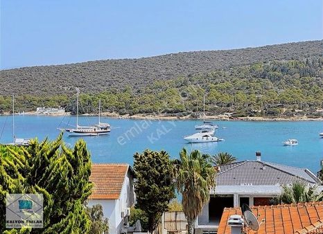 Çeşme Paşalimanında Satılık Eşsiz Lokasyonda 4+1 Villa