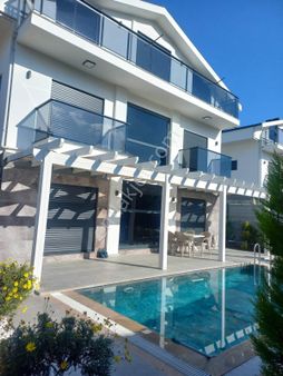 Denize 500 Metremmüstakil 3+1 Dubleks Eşyalı Villa