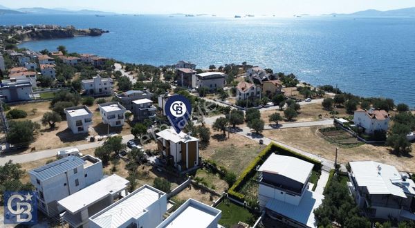 Bozburun'da Deniz Manzaralı, Tam Müstakil Tripleks Villa!