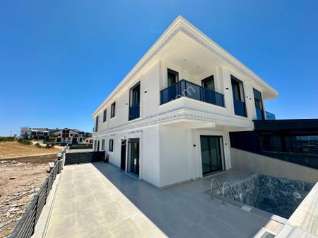 Villacı Onur'dan Kelepir Fiyata Satılık 3+1 Ayrı Mutfaklı Müstakil Havuzlu Villa