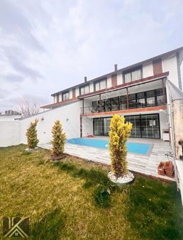 2k Emlaktan Dolunay Çamlık Mevkisinde Özel Dizayn Satılık Villa