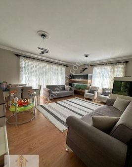 Demetevler Metro Yakını Ara Katta Ful Yapılı 3+1 Satılık Daire