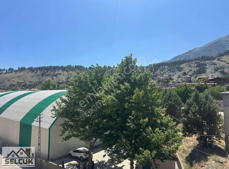 Pozantı Selçuk Emlak'tan Zafer Mahallesinde Satılık 3+1 Daire