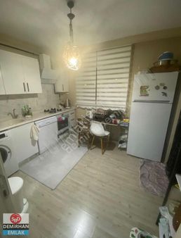 Demirhan Emlak'tan Cadde Üzeri Satılık 2+1 Daire