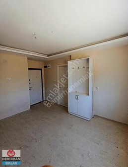 Demirhan Emlak'tan Caddeye Yakın 1+1 Satılık Daire