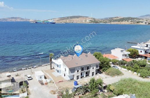 Yenifoça Cumhuriyet Mahallesinde Denize Sıfır 2+1 Dubleks Daire
