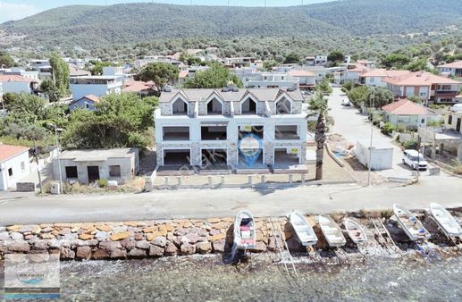 Yenifoça Cumhuriyet Mah. Denize Sıfır Bahçeli 1+1 Geniş Daire