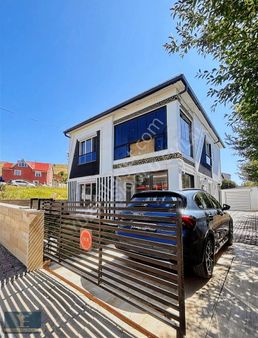 Yüzbaşıoğlu Emlak'tan Karşıyaka'da 4+1 Satılık Full Yapılı Villa