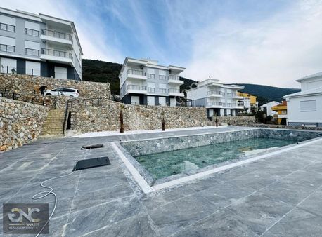 Didim Akbük'te Havuzlu Sitede Deniz Manzaralı Sıfır Daireler