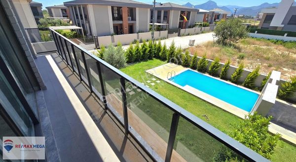 Altınkale'de 400 M² Arsada Akıllı Ev Konforu Havuzlu 4+1 Villa