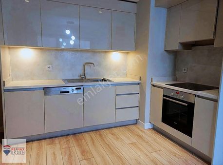 Emine Göktürk,den İnistanbul,da Kısa Katlı,da Boş Satılık 2+1