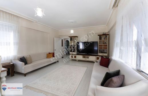 Konyaaltı Hurma Merkezde Site İçerisinde Geniş 3+1 Satılık Daire