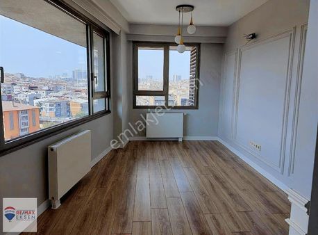 Emine Göktürk,den İnistanbul,da Boş Havuz Manzaralı Satılık 2+1