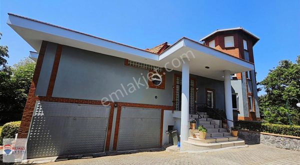 Reşadiye'de Ticari Eşyalı Villa 1470 M2 Bahçeli, 6+2 Oda 400 M2