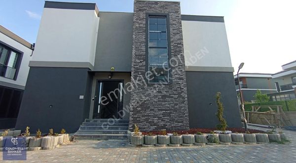 Bağlıca'da Merkezi Konumda Site İçerisinde 4+1 220 M2 Villa