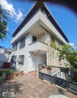 Dragos Bölgesinde Deniz Manzaralı Kiralik Geniş 3+1villa Kati