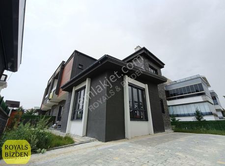 Selçuklu Buhara Da Stadyum Yakını Akıllı Ev Sistemli '6+1 Villa'