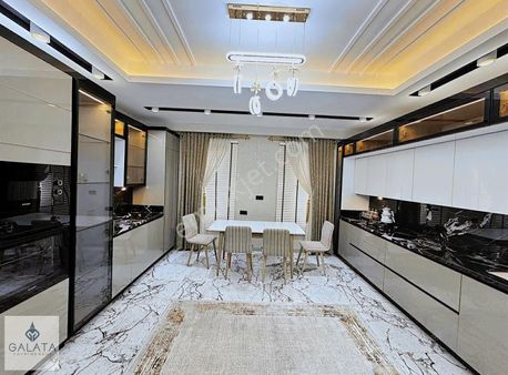 Galata'dan Kanal Boyunda Satılık Ultra Lüks Satılık 4+1 Daire