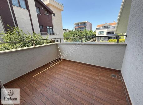 Profasor *dan Satılık Özlüce'de 5+1 Havuzlu Villa