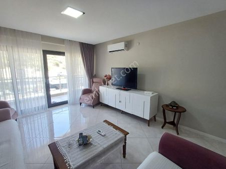 Kuşadasında Doğalgaz Isıtma Havuzlu Sitede Daire Satılıktır.