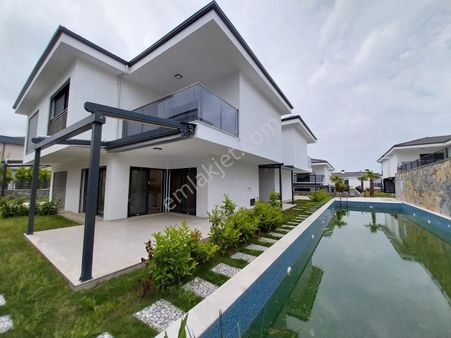 Kuşadası Soğucak'da Satılık Lüx Villalar