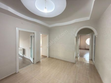 Barak Emlak'tan Sosyal Bilimler Lisesi Yanı Kiralık 3+1 Dairemiz