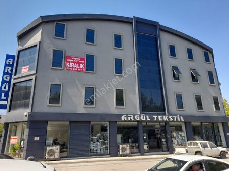 Yunusemre Bulvarına Cephe Ķöşebaşı Kiralık İşyeri