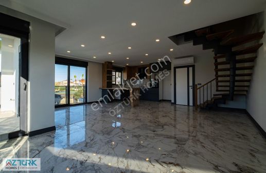 Side'de Site İçerisinde Havuzlu Satılık 4+1 Dublex Daire