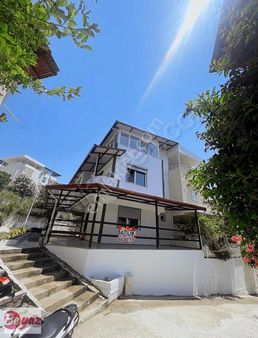 Kuşadası Beyaz Emlaktan 4 +1 Full Yapılı Villa
