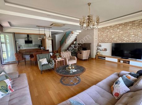 Göl Evlerinde Rüya Gibi Bir Villa Konforun Zirvesinde!