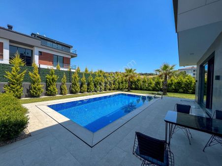 Gürpınar Sahilde Satılık Lüks 5+2 Villa