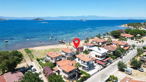 Ayvalık Merkezde Denize Sıfır Müstakil Villa