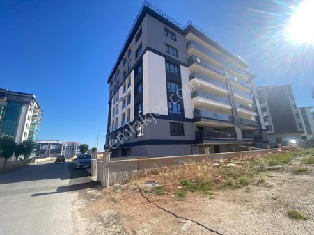 Uşak Kemalöz Mahallesi 3+1 195 M2 Sıfır Satılık Daire