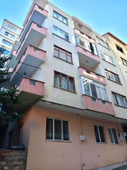 Akçaabat Orta Mahalle De Satılık 2+1 & 90 M2 Doğalgazlı Yatırımlık Giriş Katı 