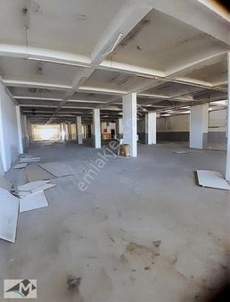 İkitelli Organize Sanayi Bölgesi 1.200 M2 Tır Kamyon Yaklaşır