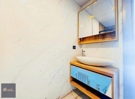 ꔪyalçın'dan▄kadıköyde Havuzlu Site İçerisinde Ara Kat Geniş 1+1