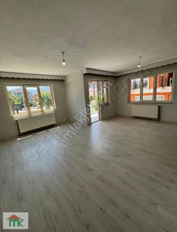 Demokrasi Meydanında Kiralık Ofis İşyeri