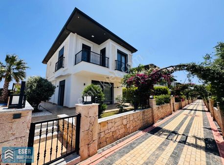 Didim'de Havuzlu Site İçine Güvenlikli 3+1 Tam Müstakil Villalar