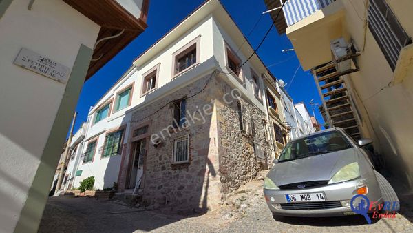 Evre Emlaktan Ayvalıkta Satılık Deniz Manzaralı 3+1 Müstakil Ev