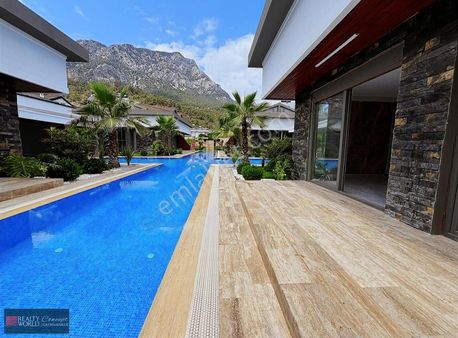 Antalya Kemer'de Site İçinde 3+1 Huzur Dolu Villalar