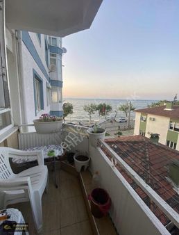 Çınarcık Sahilde Denize Sıfır Binada Ara Kat Deniz Manzaralı 3+1