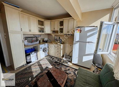 Yeşilova'da Satılık 3+1 Fırsat Daire Metrobüs 2 Dk Merkezi Konum