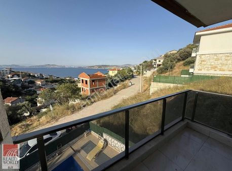 Havuzlu 6+1 Geniş Bahçeli Eşyalı Satılık Villa