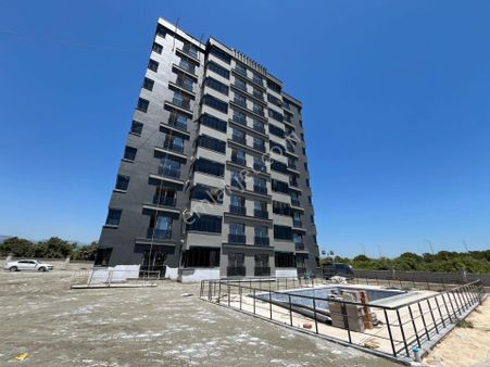 King'den Çeşmeli'de Havuzlu Deniz Manzaralı Fırsat 1+1