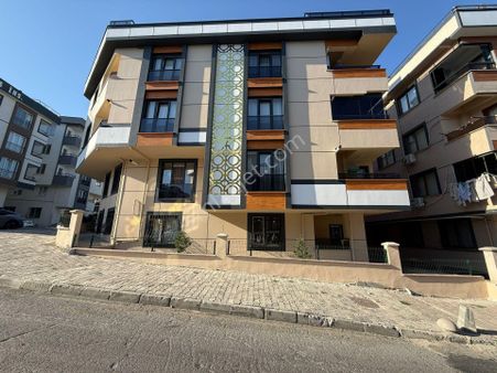 Başakşehir Altınşehir Mahallesinde Sıfr Binada Giriş Kat Daire