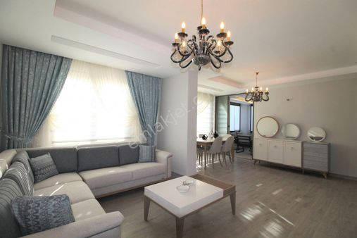 Retro’dan 50. Yılda İnce Detaylarla Dolu Ayın Fırsatı 3+1