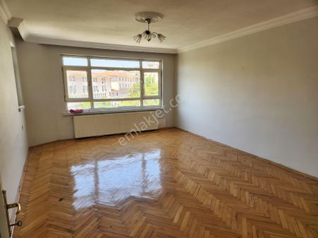 Burak Emlak'dan Satılık Daire Cebeci Karacabey Sk. 3+1 Arakat B.salon