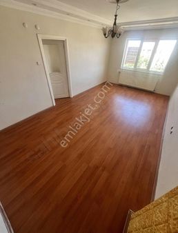 Çankaya Mahallesi Göçmen Evlerinde Satılık 2+1