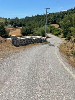 Şener Gayrimenkul'den İmar Dibi 1233 M2 Bahçe