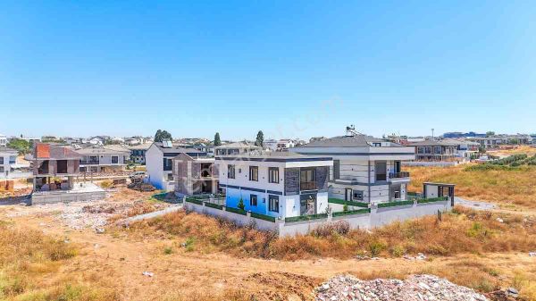 Aydın Didim Hisar Mahallesi'nde Satılık 4+1 Havuzlu, Otoparklı Sıfır Villa